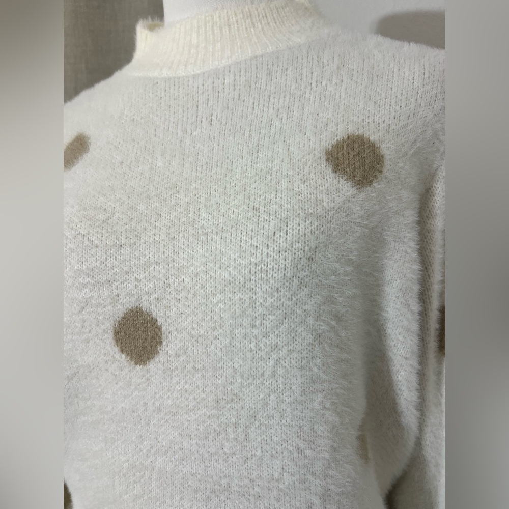 Casual Chic Cottage Core Neutral Aesthetic Parisian Inspired Sweater Size Medium - Picture 2 of 6